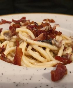 Pici senesi al tartufo nero con guanciale di cinta, noci e cacio di Maremma alla Trattoria Mangiafuoco Brescia